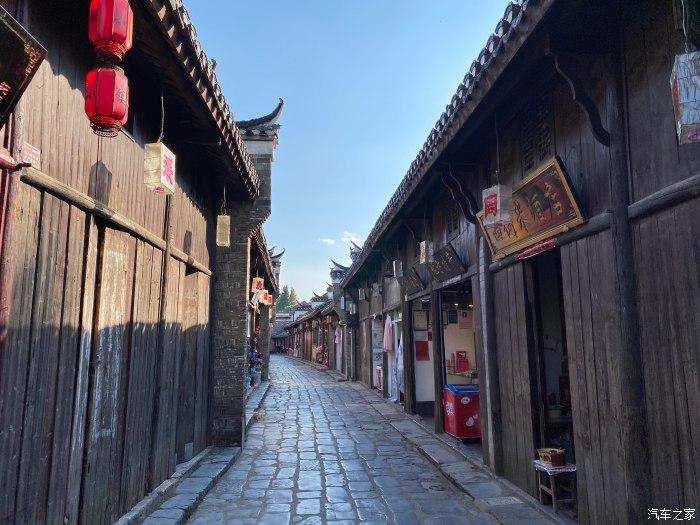 东风天锦水温传感器在哪里